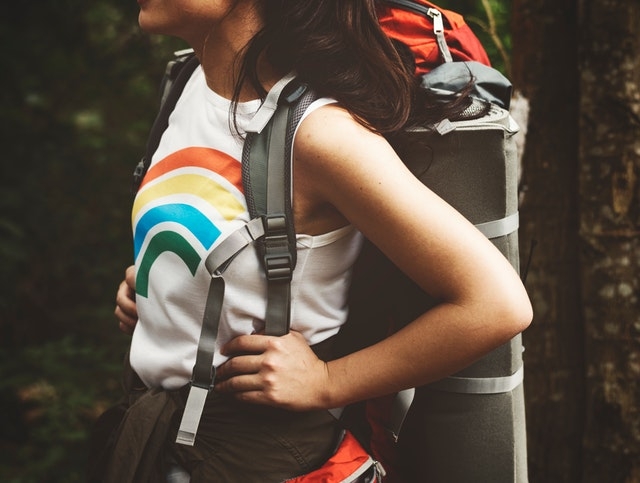 Cómo repartir el peso de tu mochila al hacer senderismo o viajar