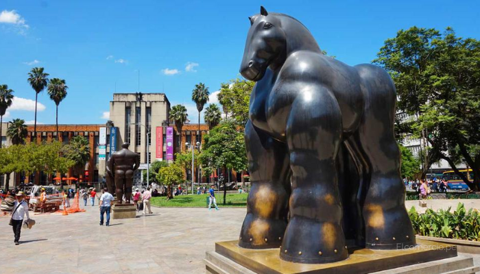 plaza botero medellin